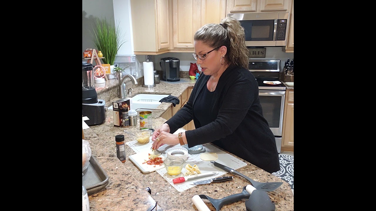 Pampered Chef Hand Pie & Pocket Maker