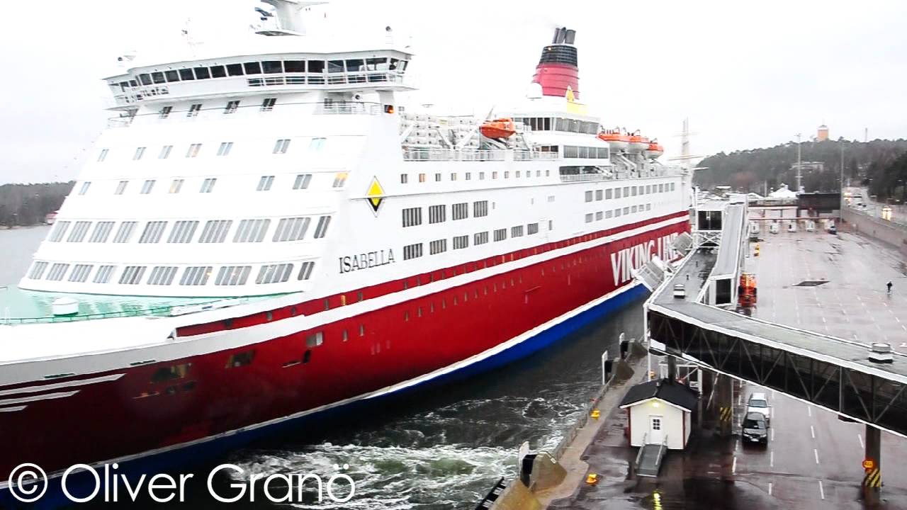 Viking Line's Isabella leaves Mariehamn