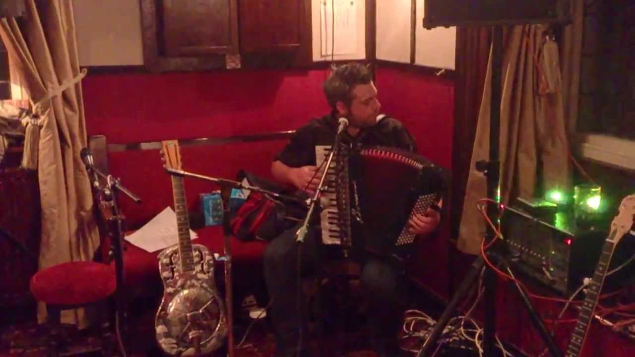 Andrew Charleton & Gary Forrest night at the Queens Head Rothaz