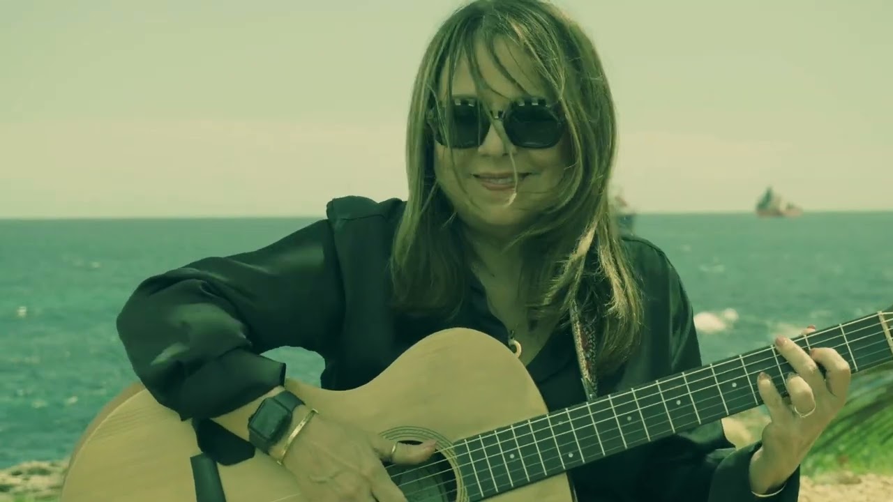 Bailando en un ladrillito - Liuba María Hevia