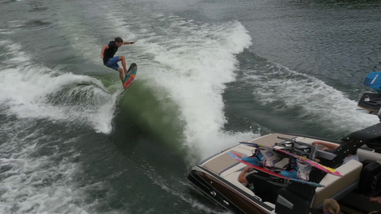 Malibu Boats - 25 LSV