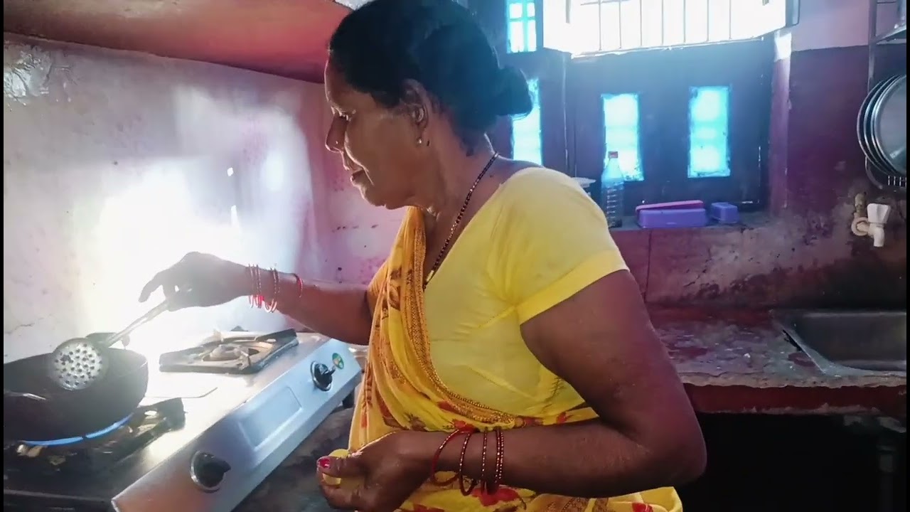 मम्मी जी के पानी पुरी खाने का मन कर रहाहै #trending video....