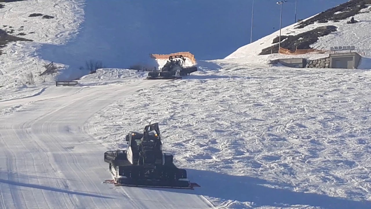 Pistenbully maakt skipiste in Kühtai weer strak