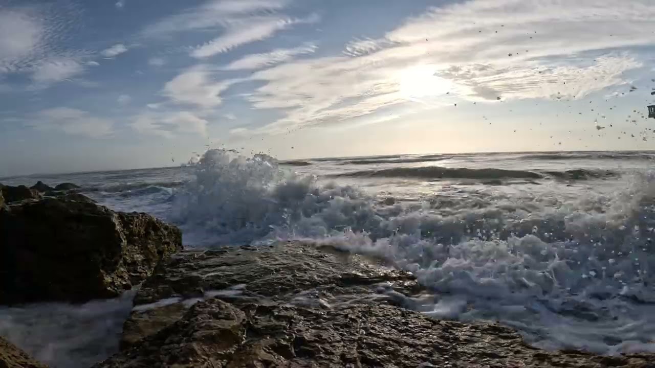 Waves Breaking on Ocean Rocks in the Gulf