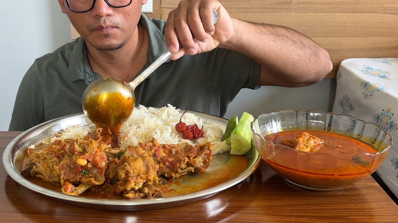 local kukhura ko jhol | dalle khursani | village style chicken curry | masu bhat mukbang