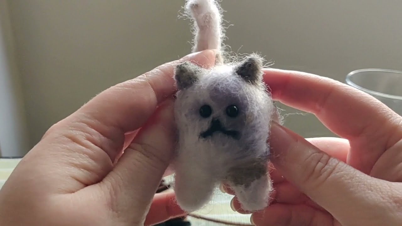Needle felting a cat (Absolute beginner)