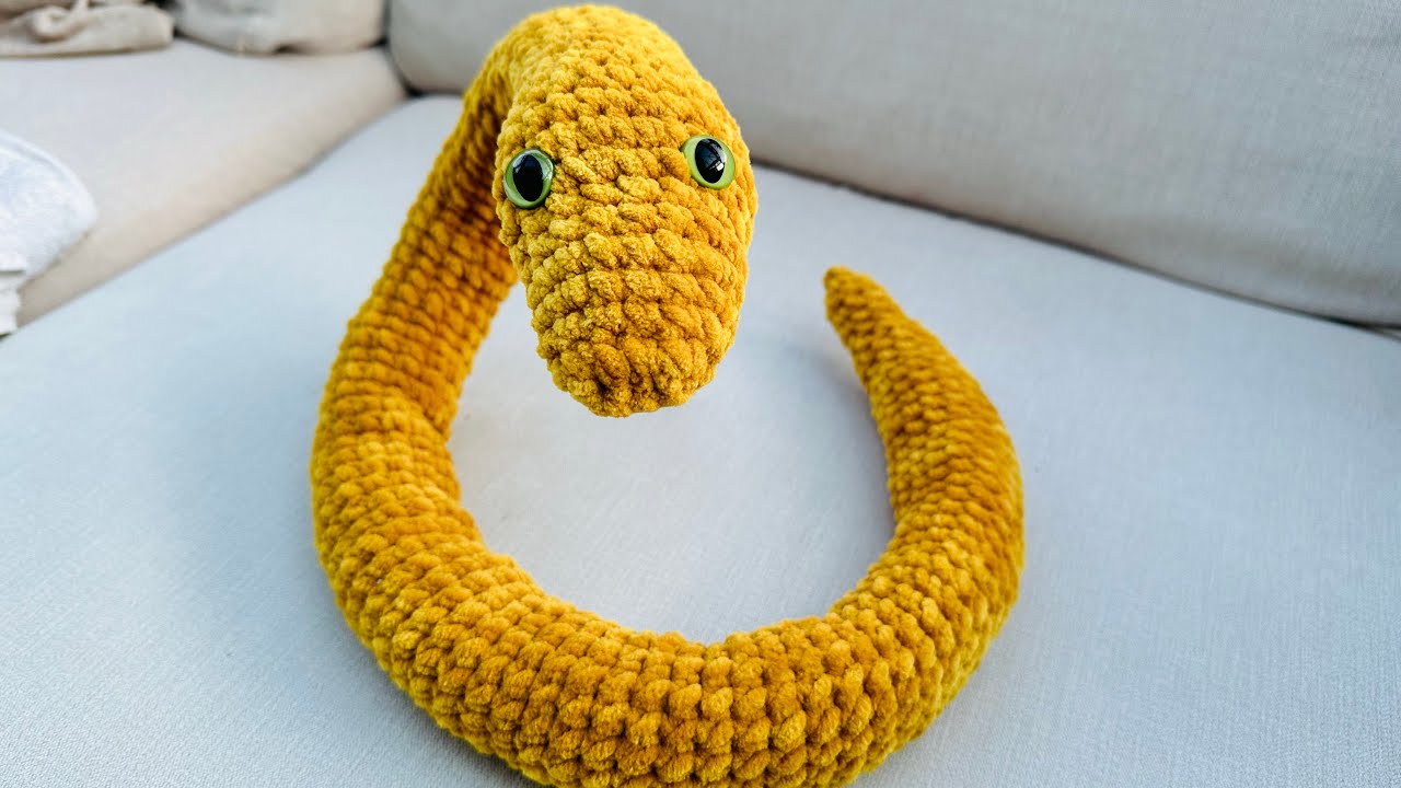 Crochet along a snake 🐍 with me/ Easy crochet snake/ Beginner friendly amigurumi tutorial