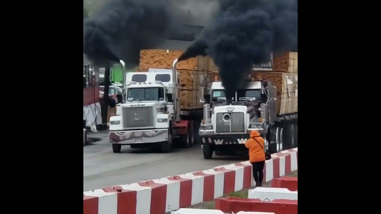cat c16 2800hp vs 2500hp v8 mack peter wagg vs tyson brandt #greatlakesbigrigchallenge
