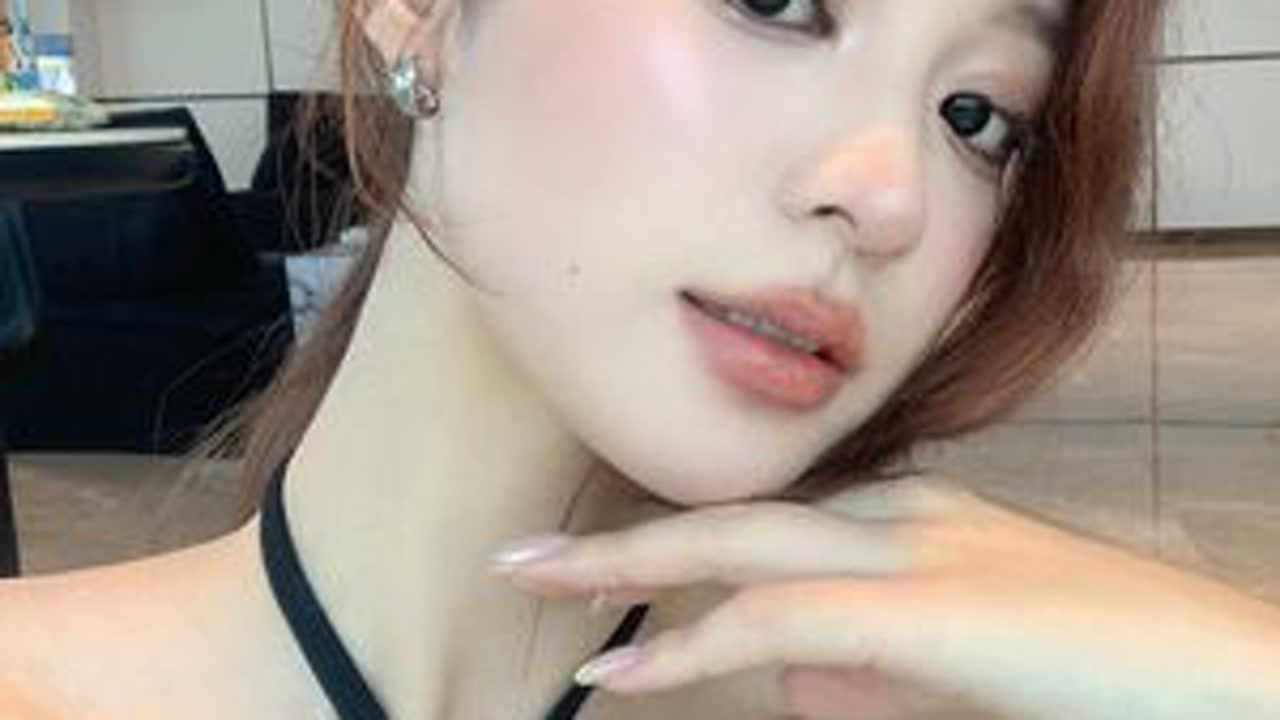 权威！圆顿五官+锐利线条🪐反差果然出奇迹 #圆脸妆容#宁艺卓#妆容教程#化妆分享 #清冷感