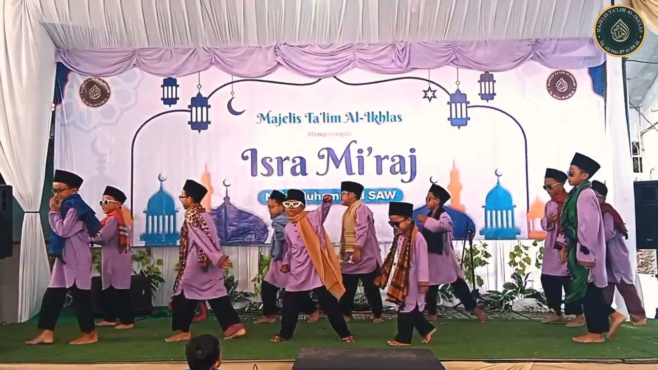 kreasi seni santri kelas 2.... tari seru habis 😂