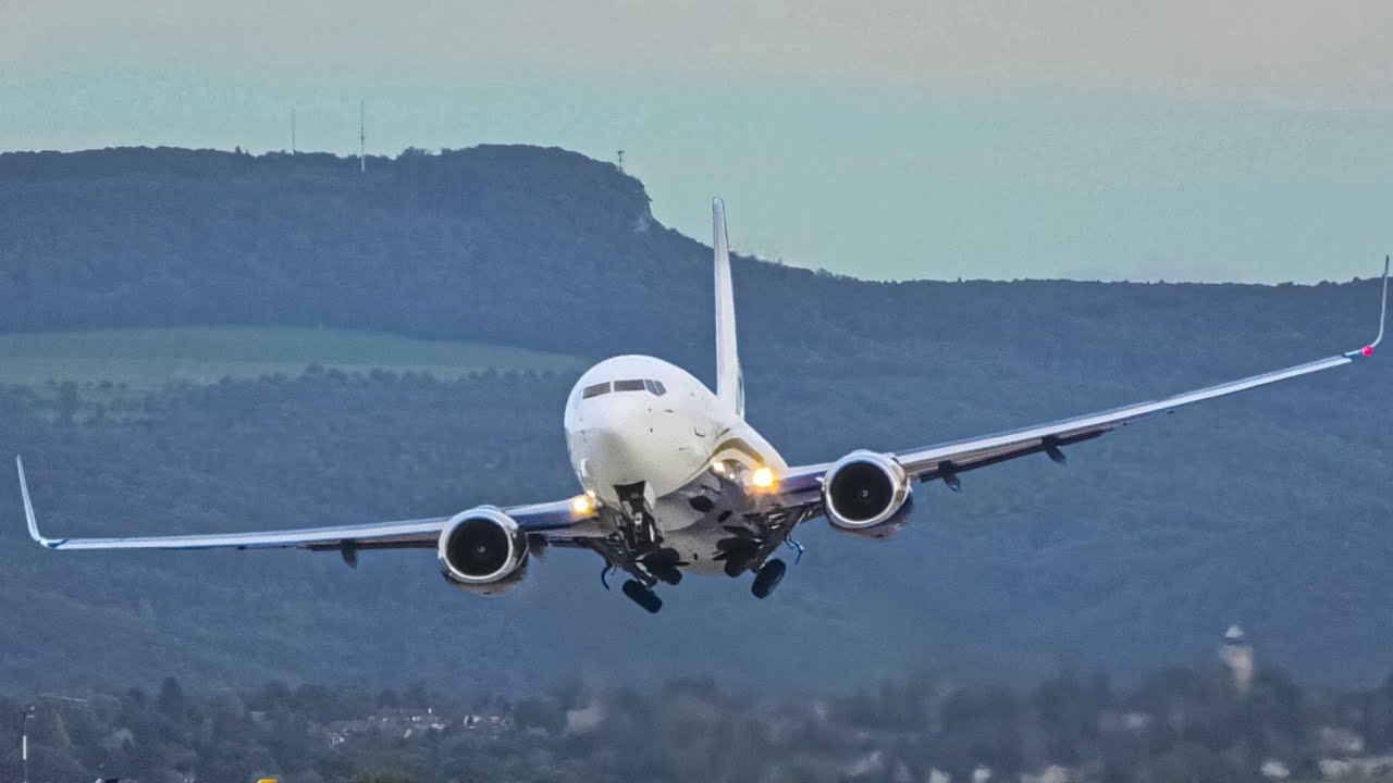 TOP 15 -  CRAZIEST Planespotting Moments - Explosions, Hard Brakes & Bird Strikes Caught on Camera.