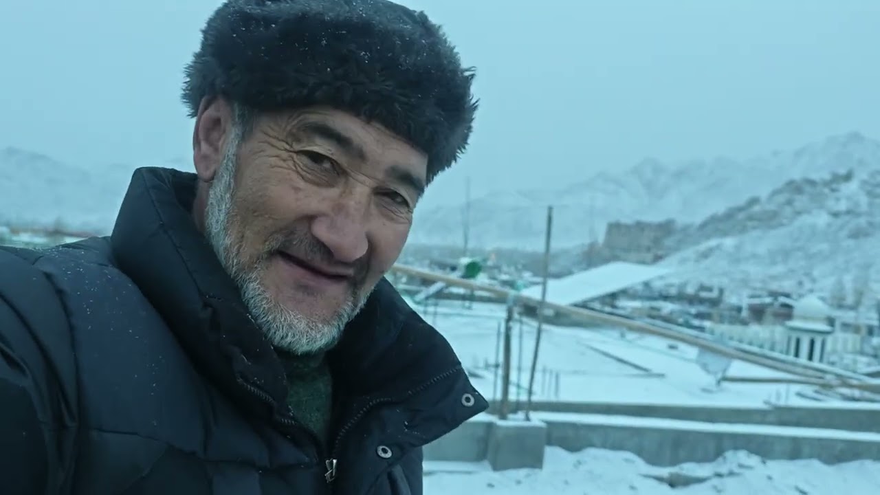 نہ کر شکوہ مقدر سے مقدر آزماتا جا   نہ ڈر منزل کی دوری سے قدم آگے بڑھا تا جا