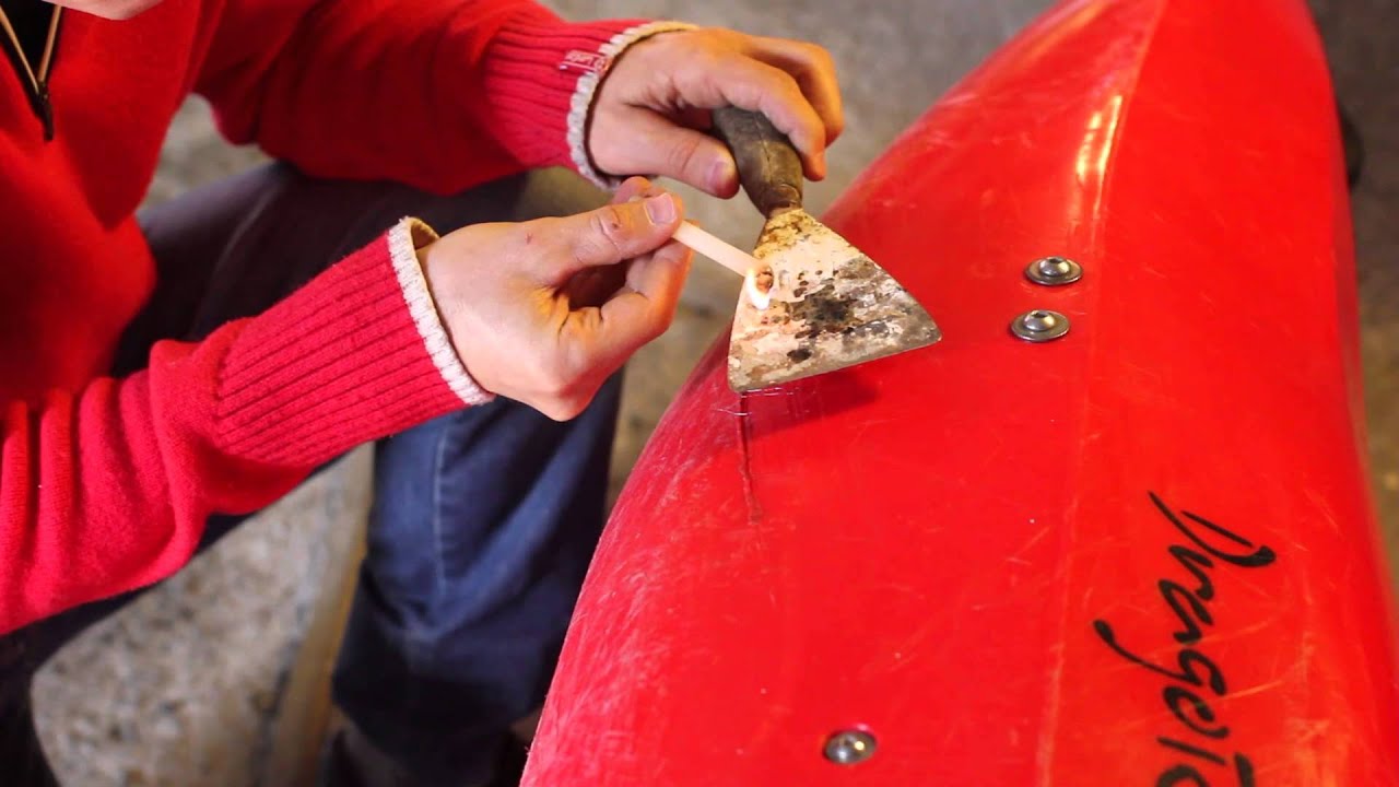 Riparazione graffi del kayak