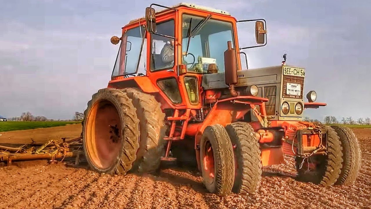Belarus MTS 82 mit Zwillingsbereifung