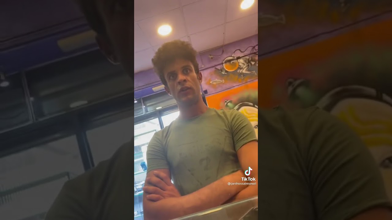 Ragazzo cerca di vendere un telefono rubato