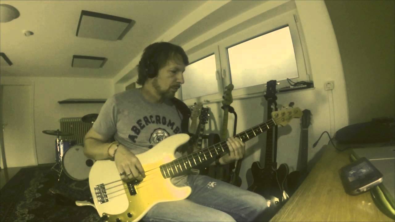 moollon p bass