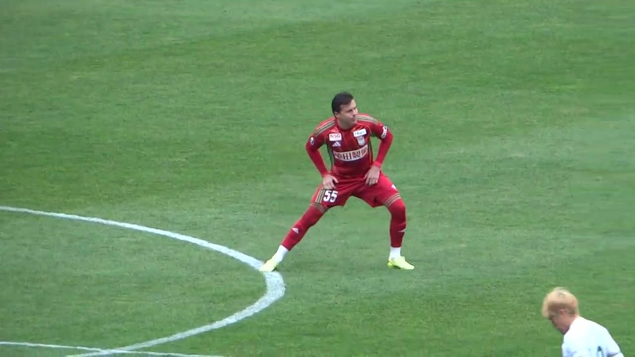 2026/03/07 ハーフタイムあけのアルビレックス新潟 一番早くピッチに戻るマテウスモラエス選手からの後半円陣ダッシュ