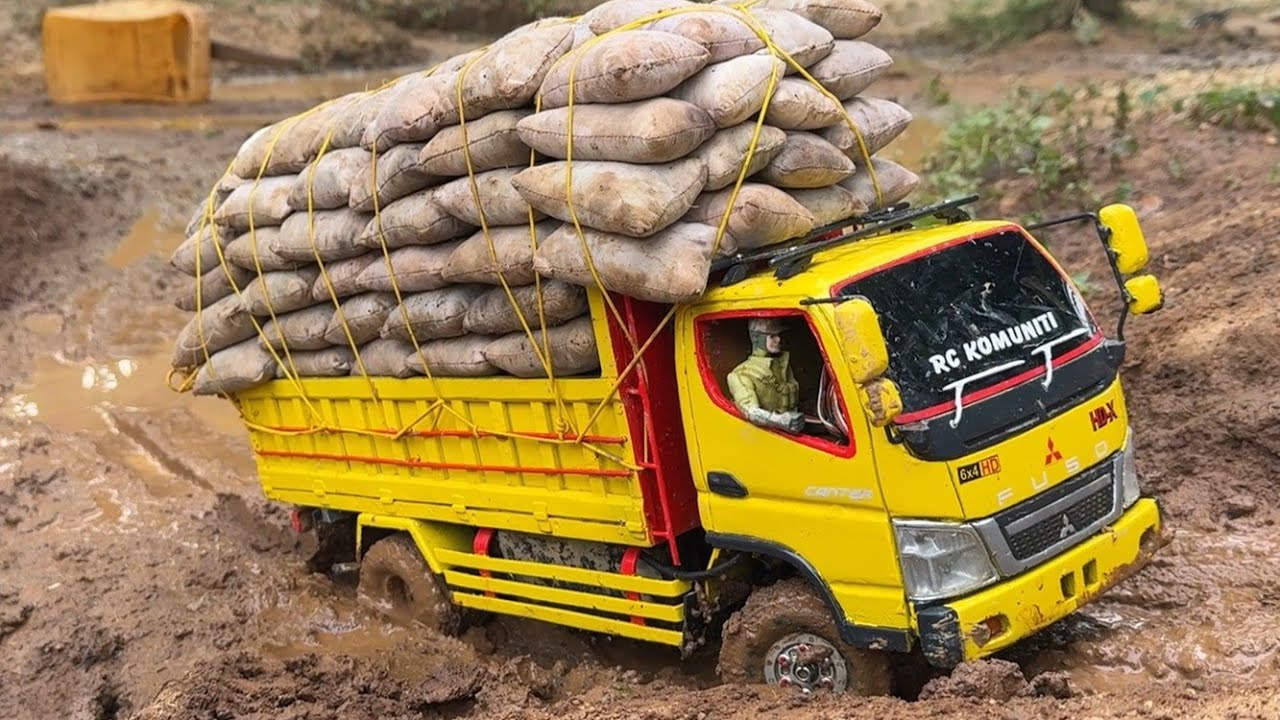 GAS POLL🔥Truk EKSPEDISI lintas JAYAPURA-WAMENA OFF-ROAD BERLUMPUR‼️RC truk Mitsubishi canter HDX 4x4