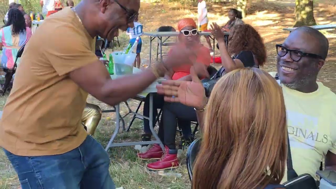 AMBIANCE GRIN GRAIN DE L'ÉTÉ AVEC DJ ZARAM WAZABANGA ET DJ KITOKO BANDEKO  A VITRY SUR SEINE FRANCE 