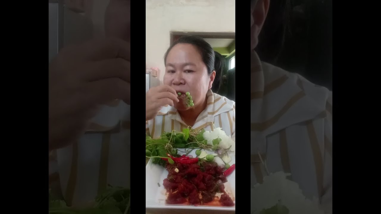 ก้อยขม แกล้มพริกสด|แม่นิดพากิน