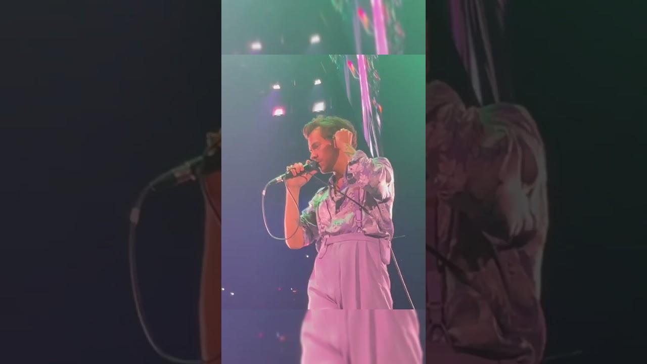 Harry Styles had crush at a fan girl, couldn't stop looking in Washington DC Love on Tour 18.09.2021