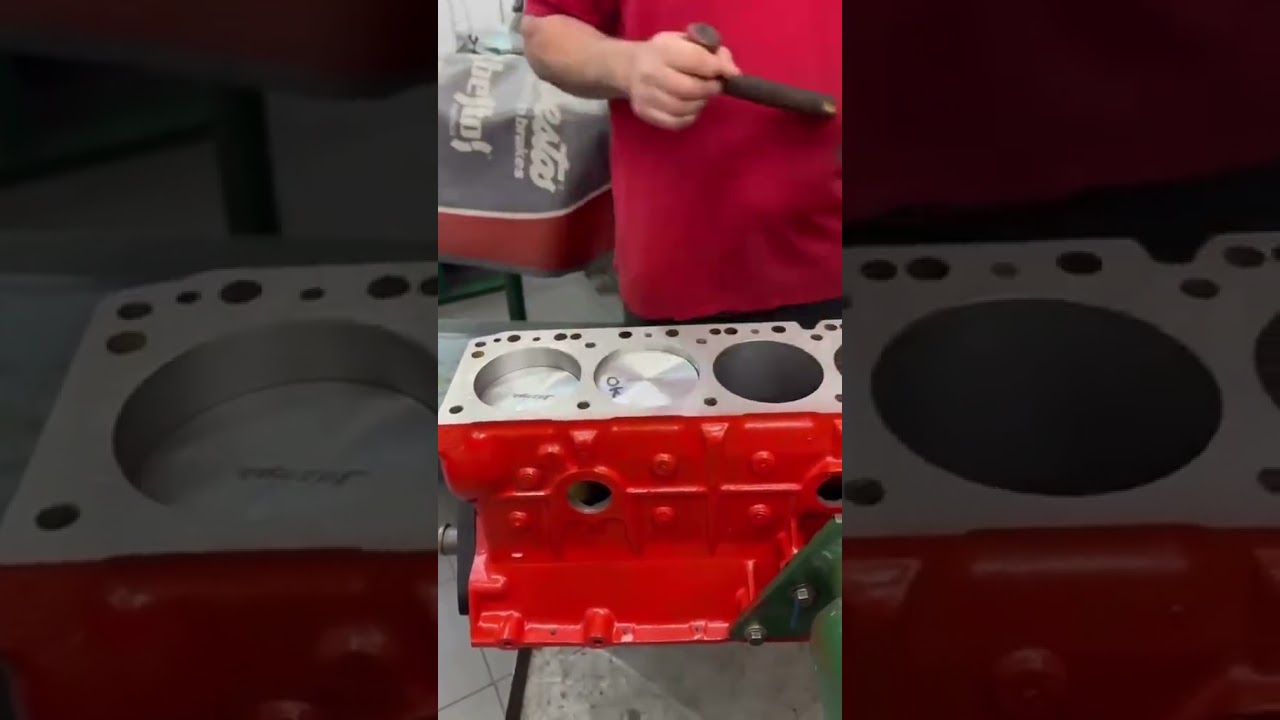 The engine piston installation is very stress-free#MechanicLife#CarMechanic.#AutoRepair#Engineering