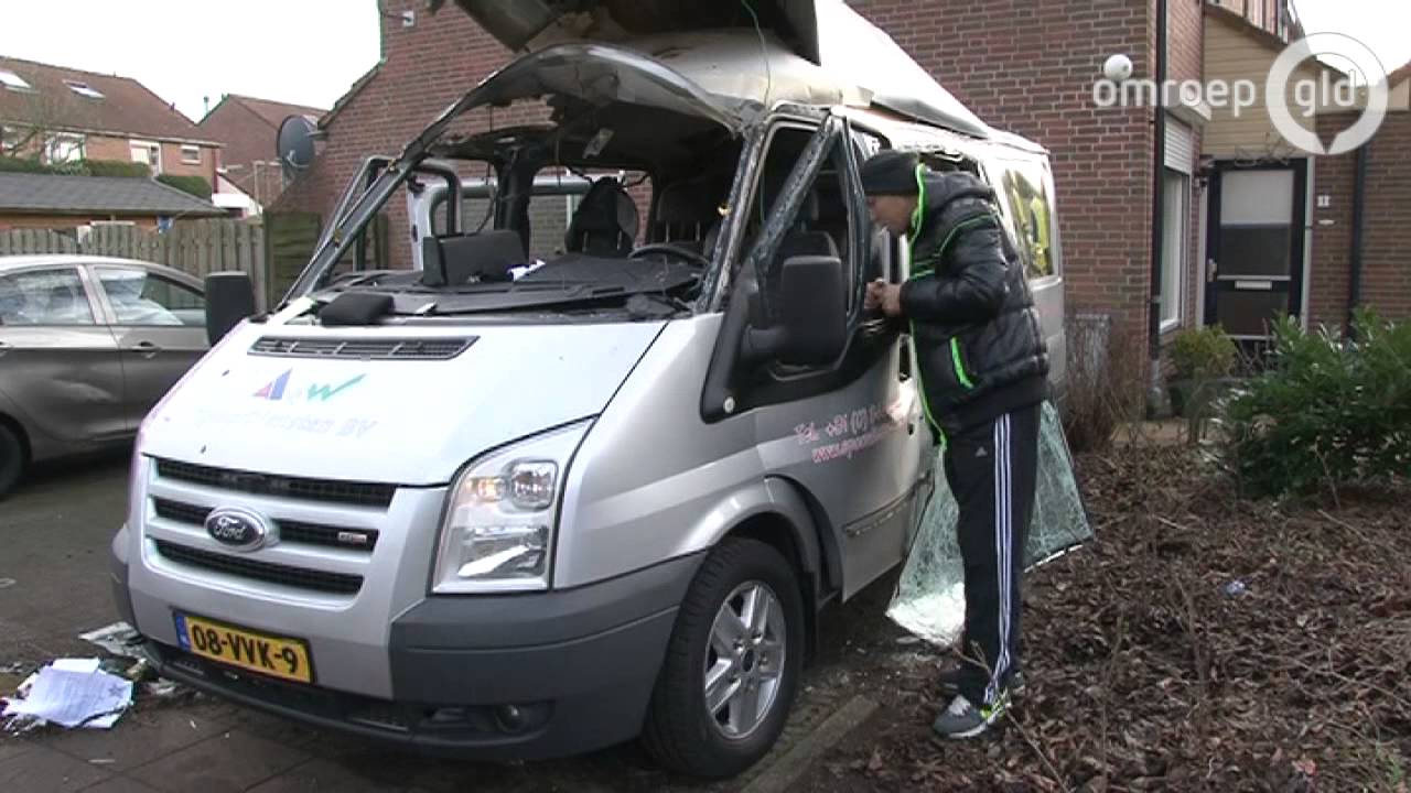 Bestelbus in Lichtenvoorde opgeblazen met zwaar illegaal vuurwerk