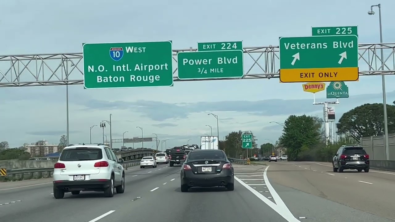 Driving to New Orleans Louis Armstrong international Airport 10 West