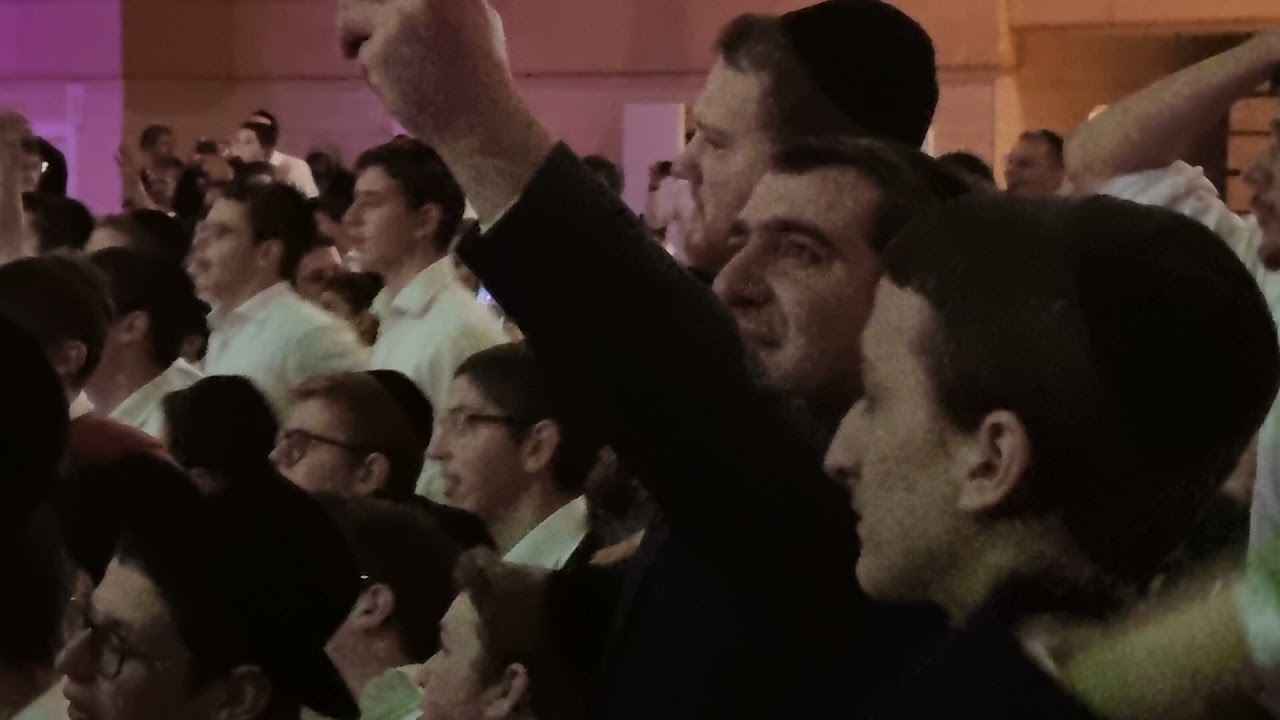 Joey Newcomb & Avraham Fried - Thank You Hashem - Live in Manchester - Lev Chaim Kumzits