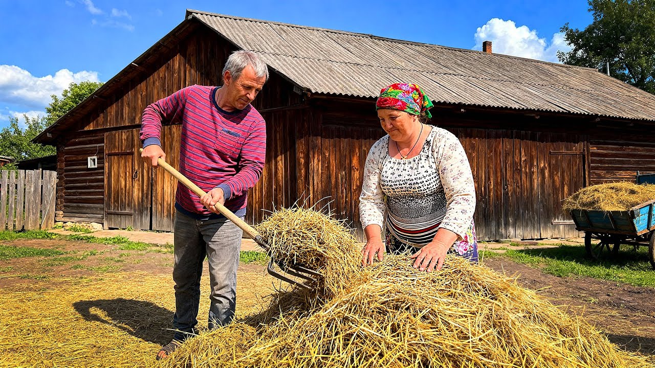 Simple Life in a Ukrainian Village | Feeding Animals & Milking Cows