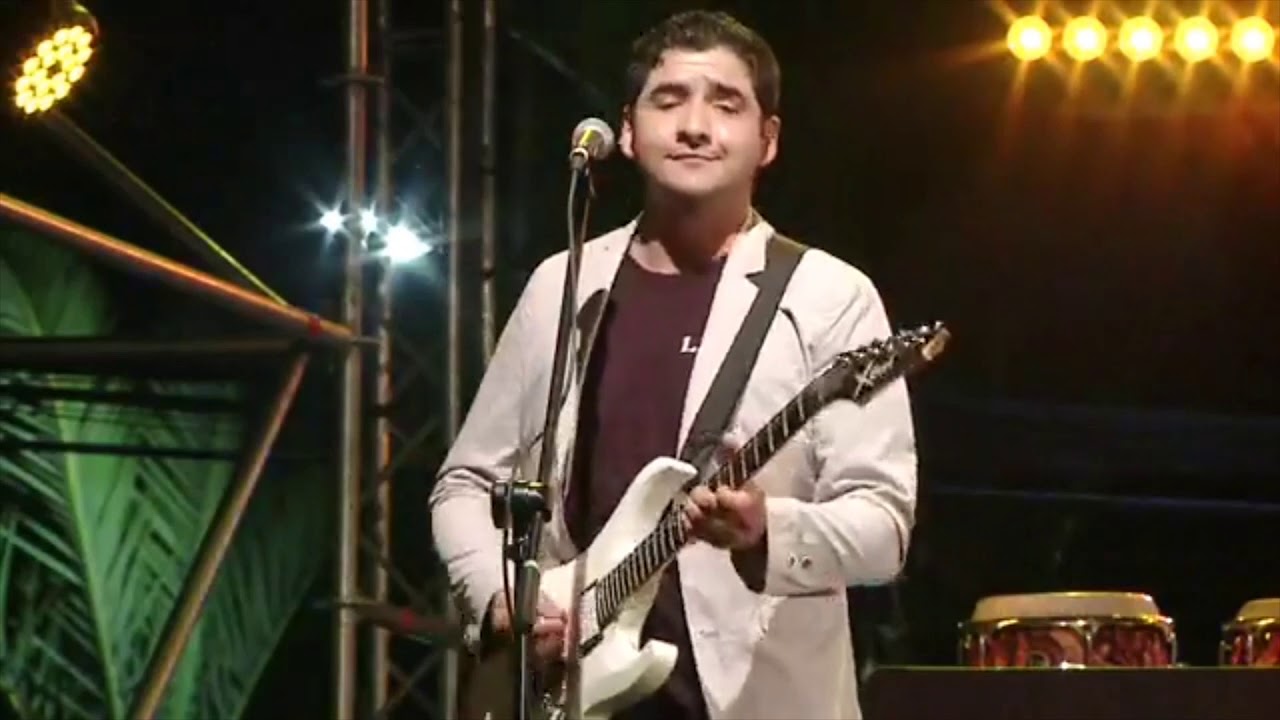 Los Tigres De Comalle - Ando Tomando Vino / Medley II (En Vivo)