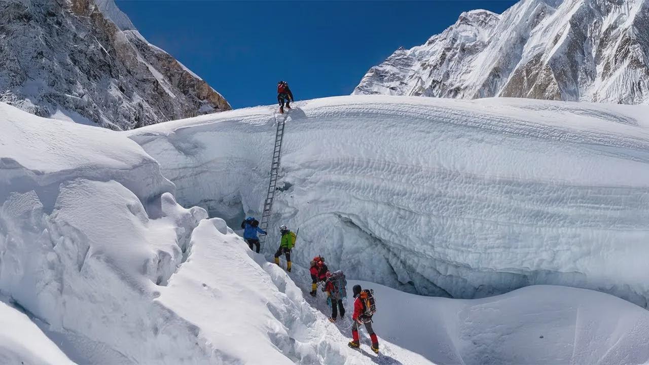 Bakit Patuloy na May Namatay sa Mt. Everest?