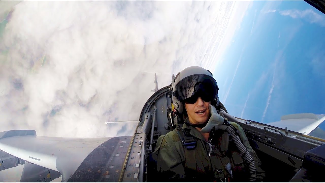 Crazy birthday gift: JET TRAINER FLIGHT in the back seat