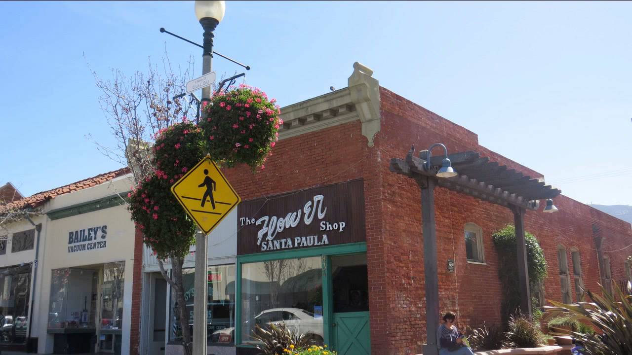 Living In Santa Paula CA Downtown Local Business District