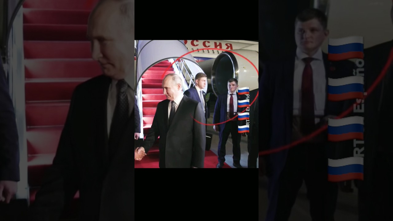 Putin's Bodyguard Greets Chinese Bodyguard 🇷🇺🤝🇨🇳