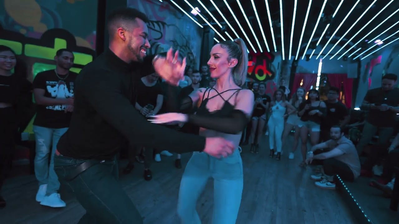 Ayudame Romeo Santos | Leo & Estefania | Bachatours