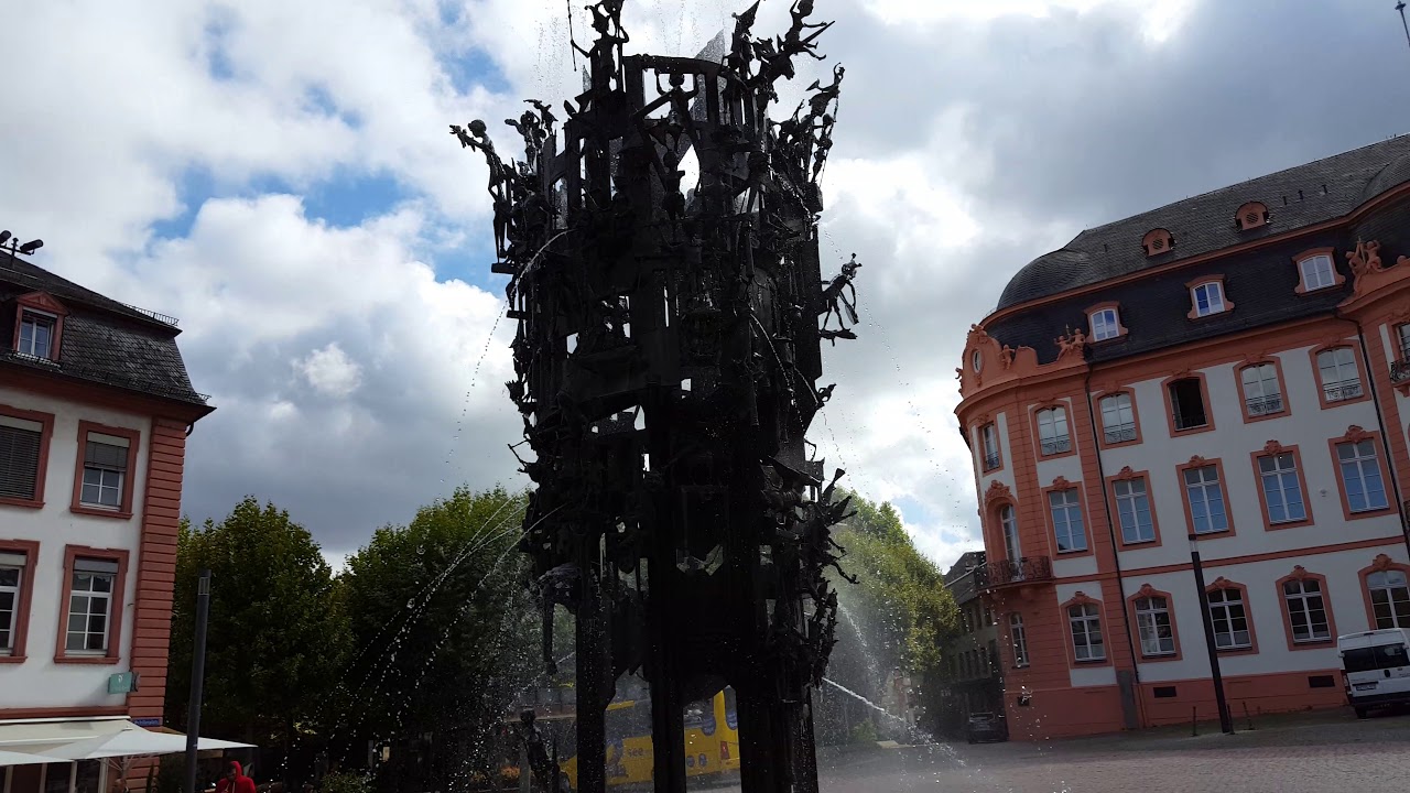 Fastnachtsbrunnen - Schillerplatz