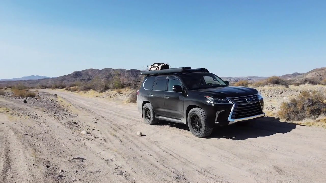 Lexus LX570 offroad