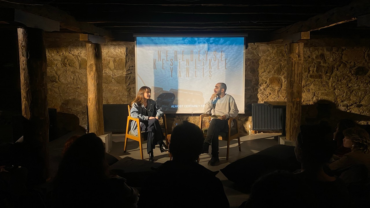 Neredeyse Kesinlikle Yanlış - Cansu Baydar - Moderatör: Hasan Cem Çal