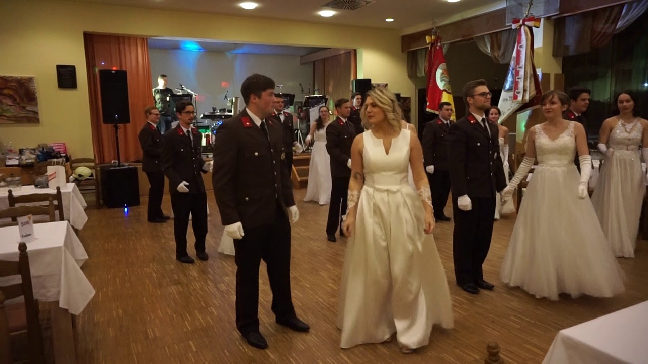 Er&ouml;ffnungspolonaise Feuerwehrball Markt St. Martin II