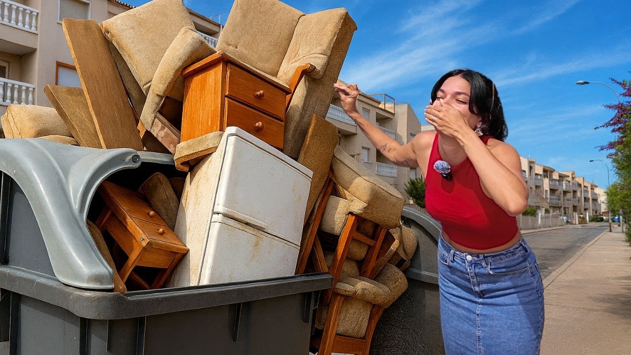 😱 RECOGIENDO muebles de la BASURA para armar MI CASA 🏠🇪🇸