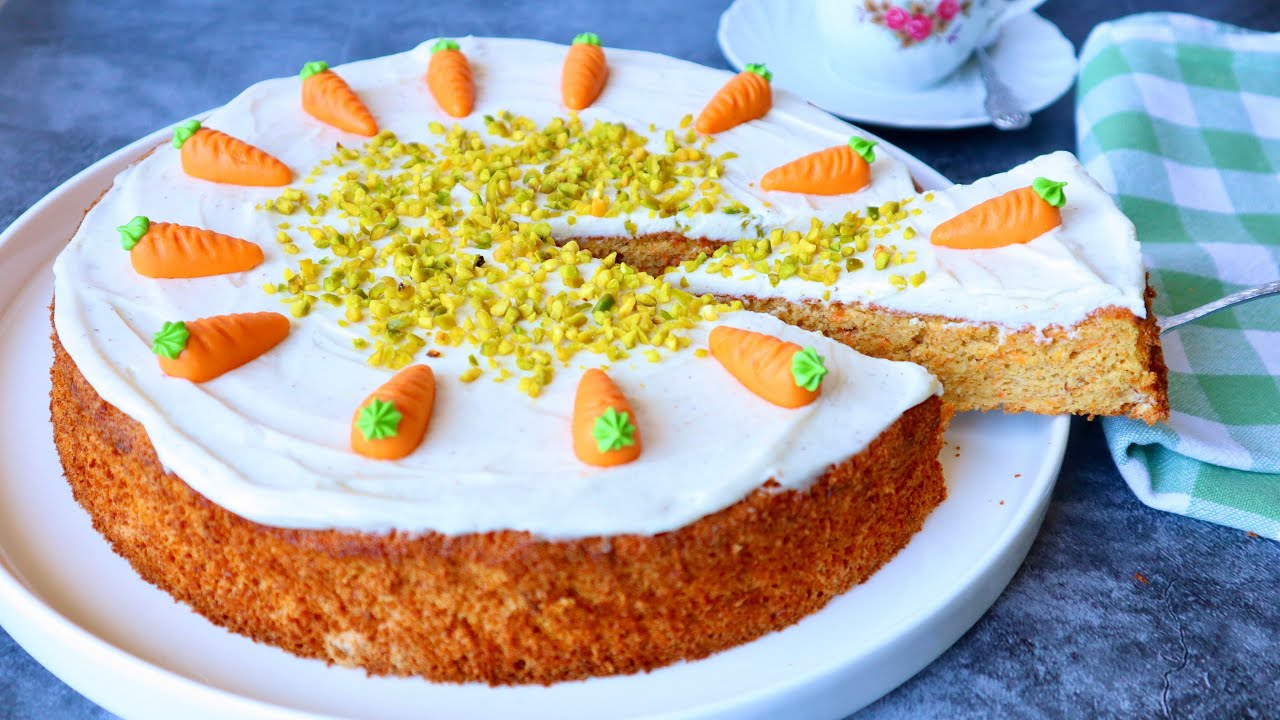 Saftiger Karottenkuchen mit Frischkäse-Topping