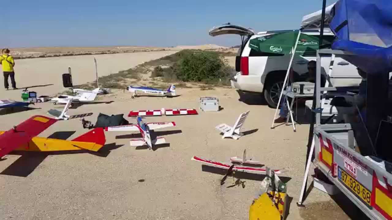 RC modelari v Negevskej pusti v Nitzane, Izrael.. 13.11. 2015