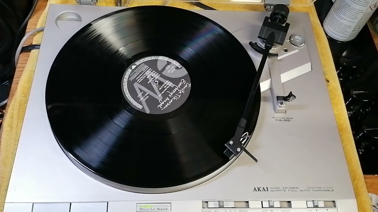 AKAI - AP-Q310 full auto turntable