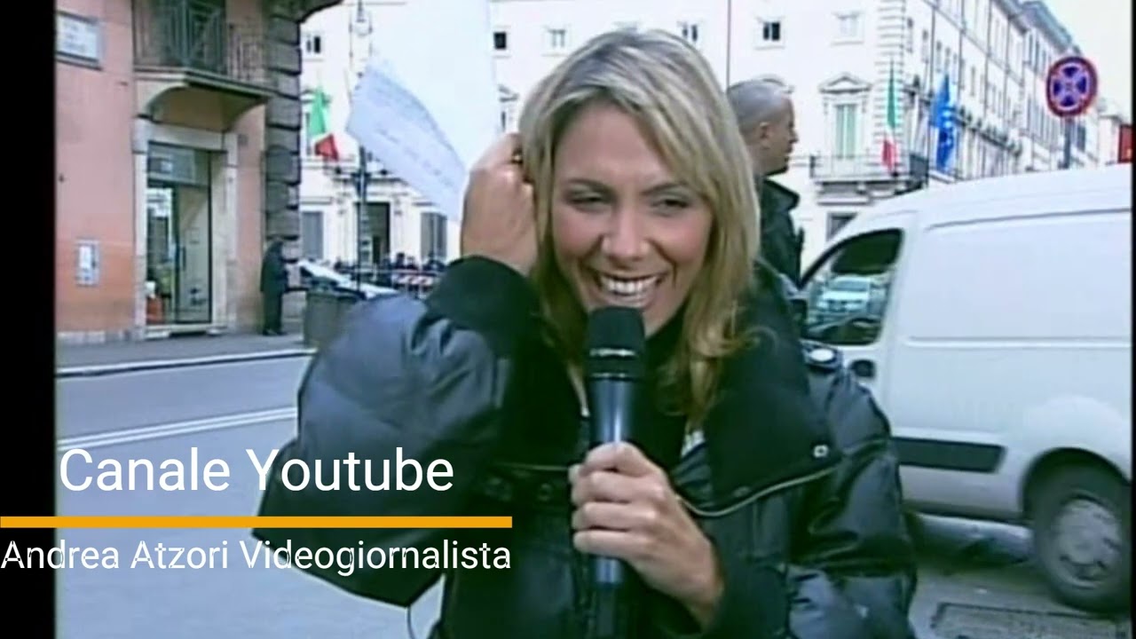 Super sexi conduttrice-giornalista del TG5 Simona Branchetti in fuorionda: 