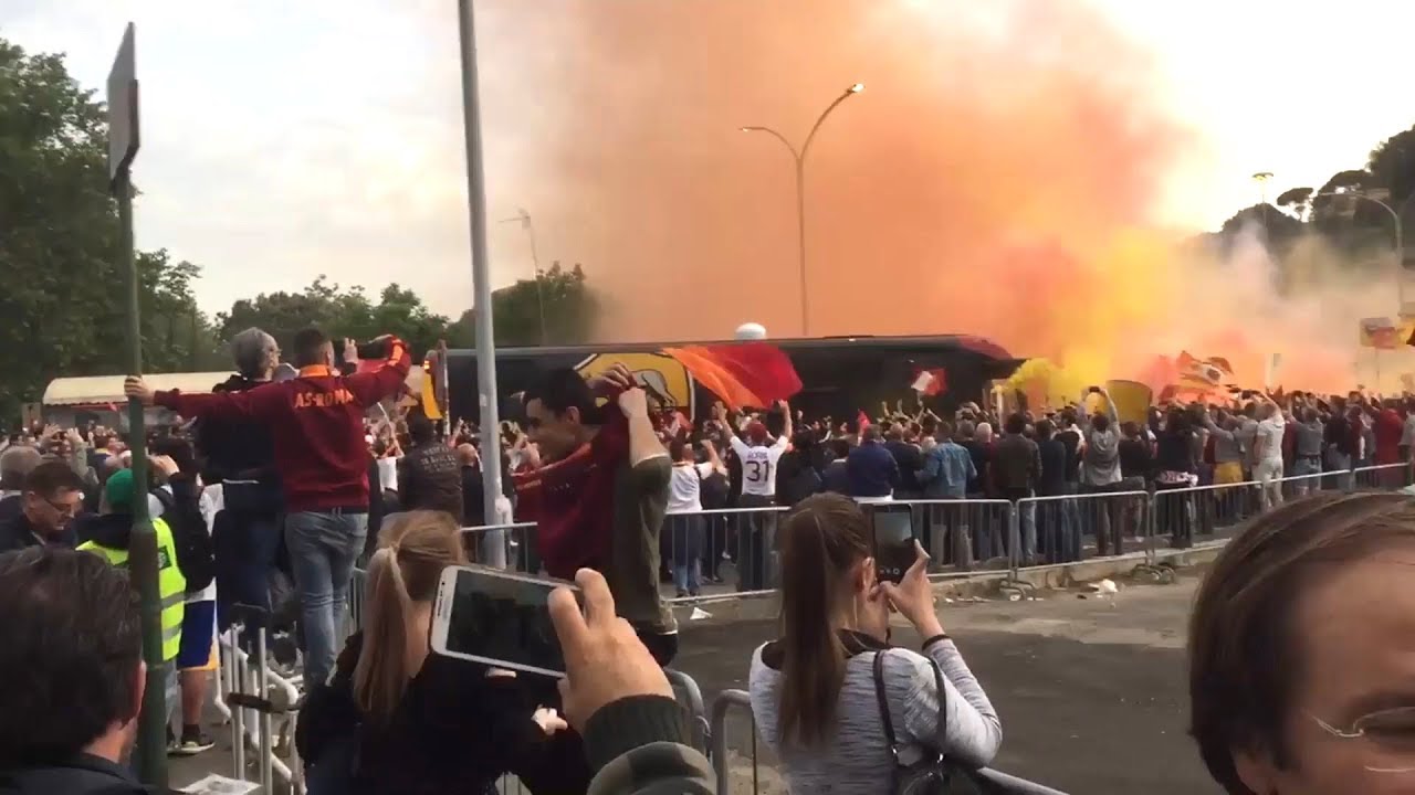 Roma & Liverpool Fans Arrive At The Stadio Olimpico
