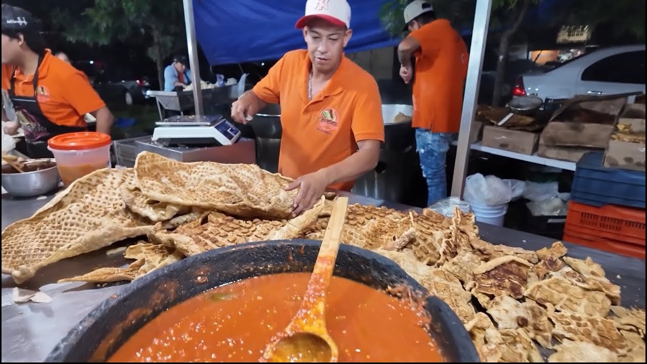 Así es la COMIDA CALLEJERA en el Tianguis de Villas del Pedregal 🌮 en Morelia Michoacán