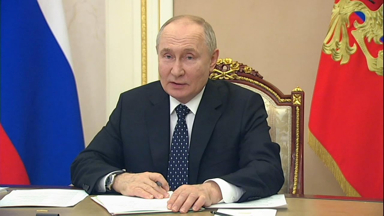 Владимир Путин похвалил Антона Алиханова за русскую косоворотку и продвижение местных брендов