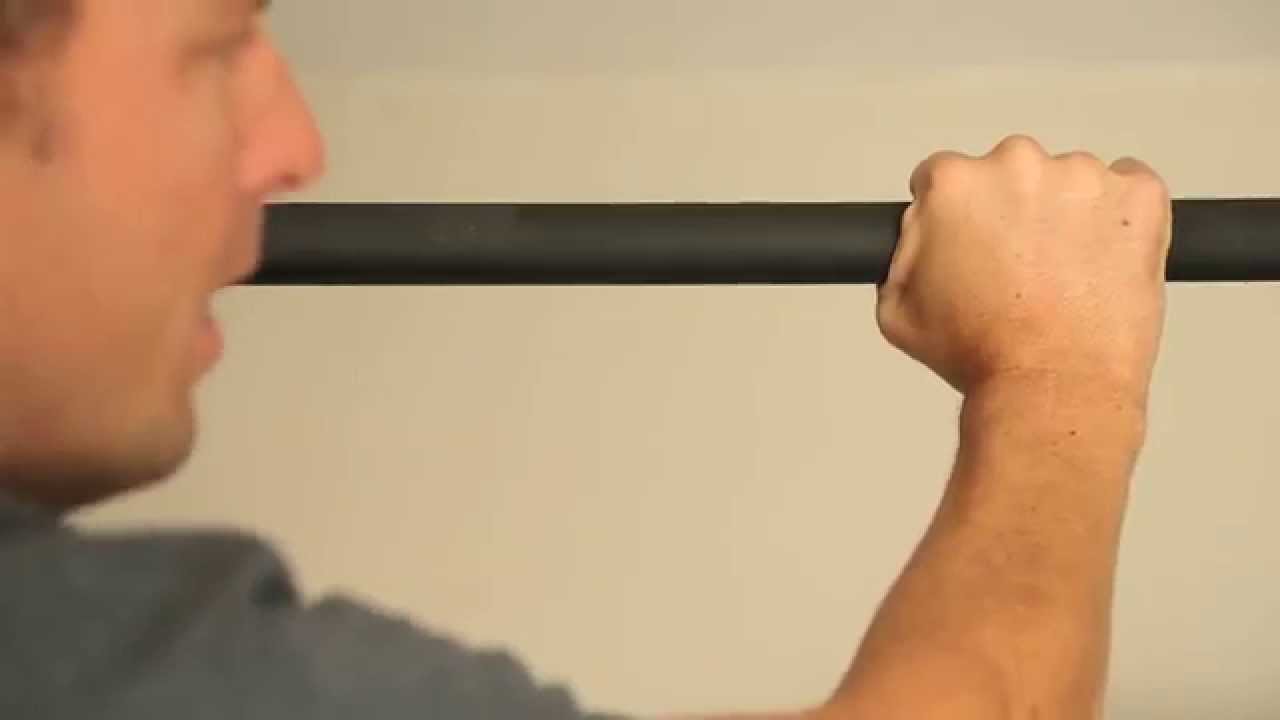 How to grip a pull up bar