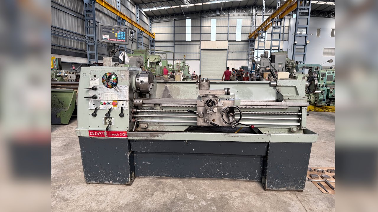 Gap-Bed type Lathe Machine - Colchester (England) Triumph 2000 - 1270 mm Length of Job